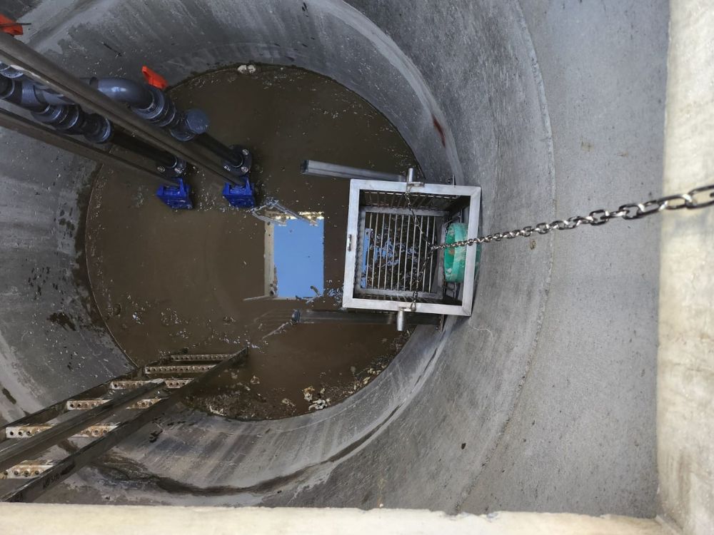 detailní reference, betonová čerpací šachta pro odpadní a dešťové vody s odlučovačem ropných látek, kosmonosy, db betonové jímky