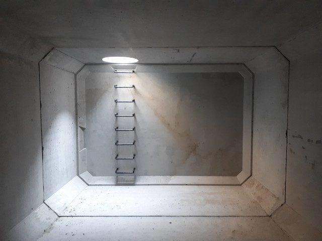 Betonová retenční nádrž pro retenci dešťových vod z komerčního objektu v Jinačovicích u Brna, velkoobjemová nádrž, db betonové jímky, ukázka realizace