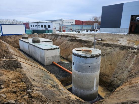 Betonová požární nádrž řešená sestavou nádrží ND24 a šachty ze skruží průměru 2000 mm, db betonové jímky, ukázka realizace