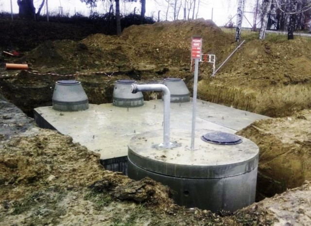 Celkový objem požární nádrže realizované v Rousínově je 2 m3. Instalováno trvalé sací potrubí DN100. db betonové jímky, ukázka realizace
